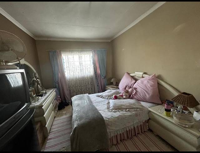 5 BEDROOM HOUSE FOR SALE IN PRIMROSE